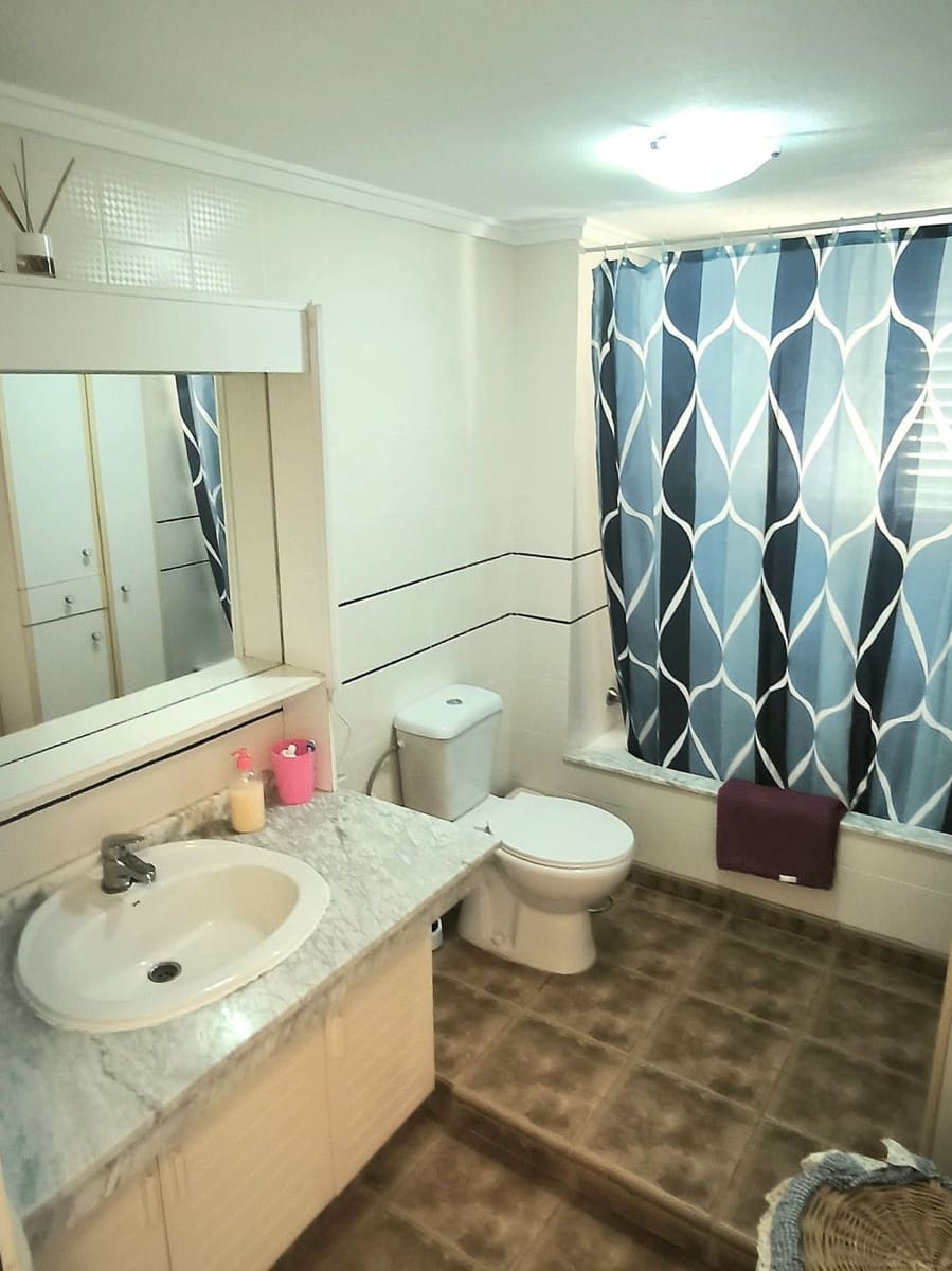5 quarto Moradia Geminada para venda em Torrevieja com piscina garagem - 320 000 € (Ref: 9937512)