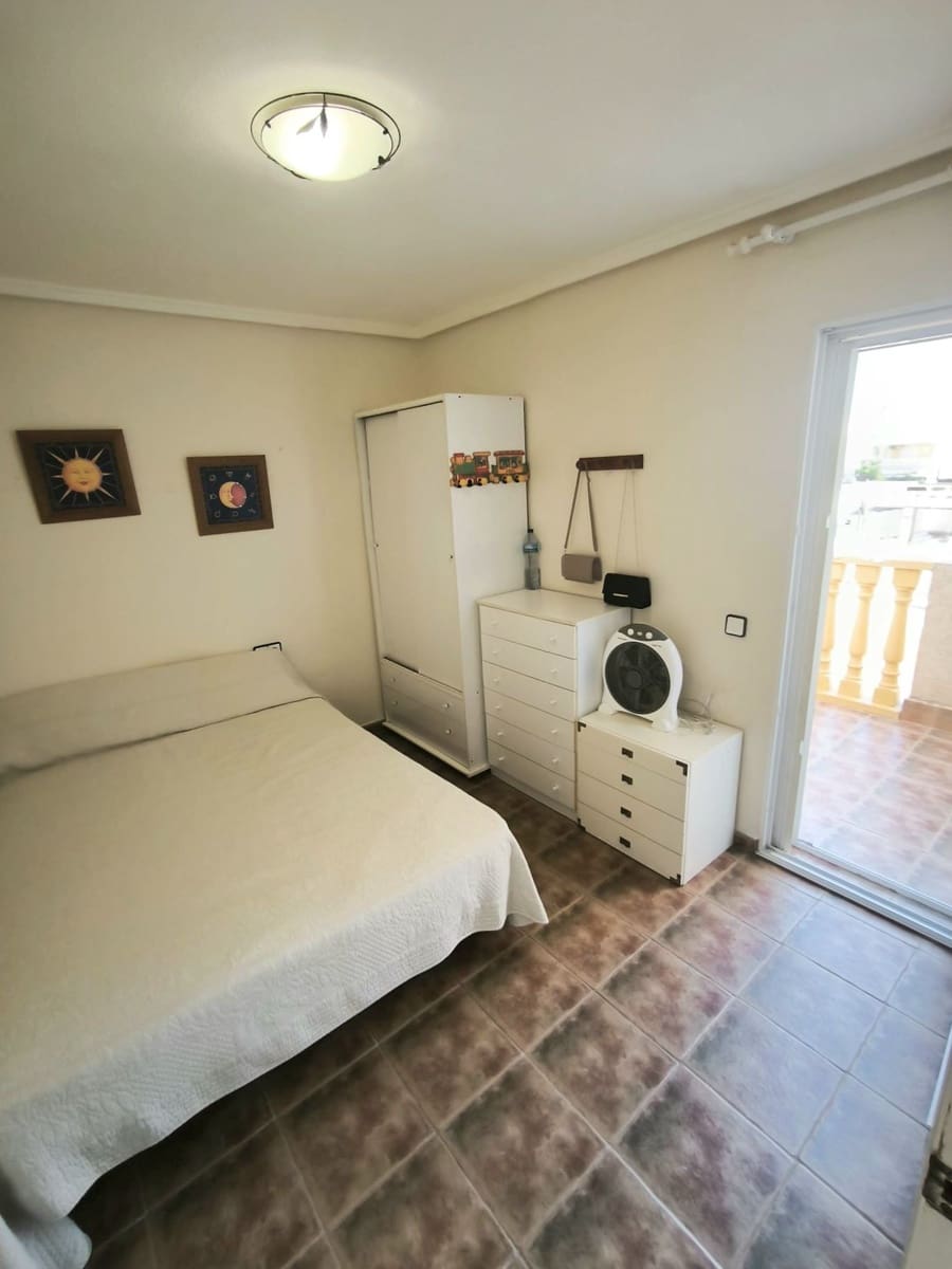 5 quarto Moradia Geminada para venda em Torrevieja com piscina garagem - 320 000 € (Ref: 9937512)