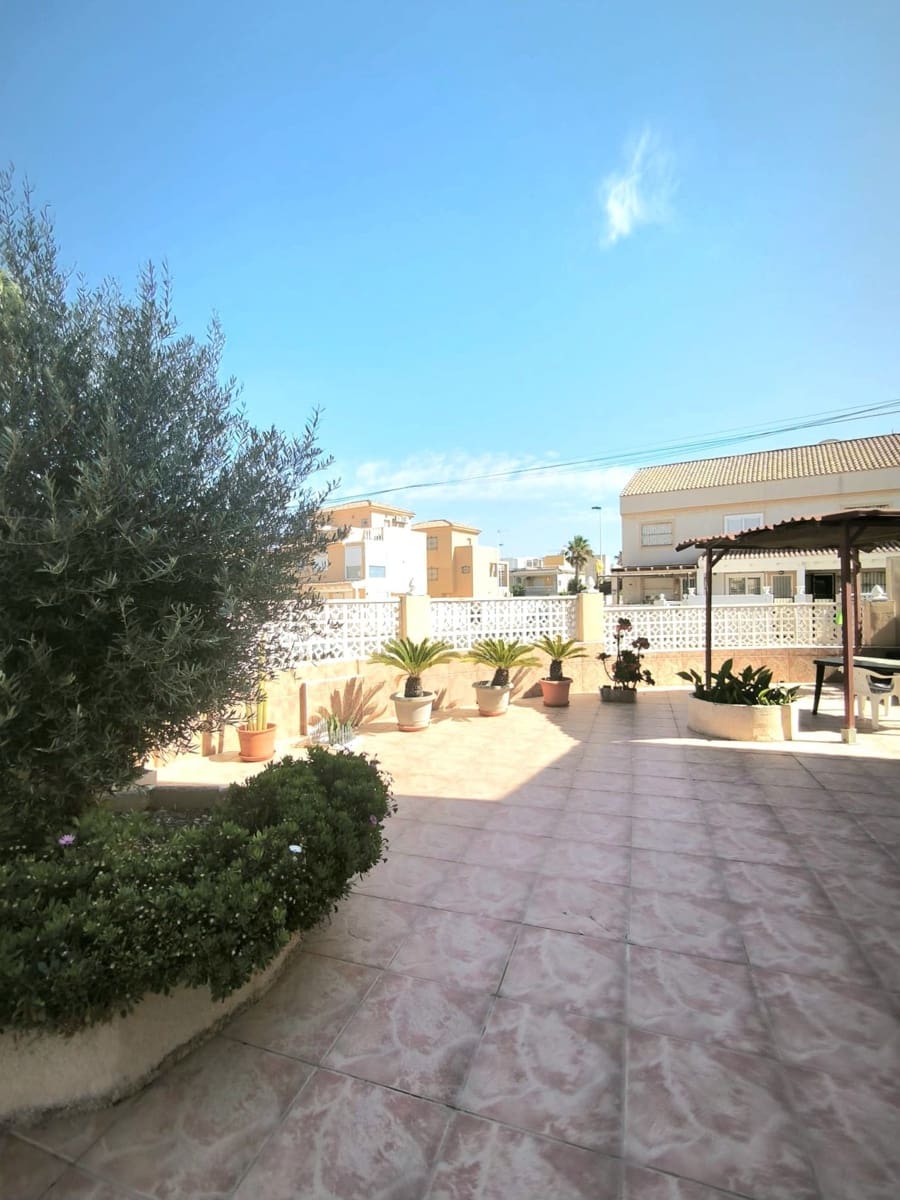5 quarto Moradia Geminada para venda em Torrevieja com piscina garagem - 320 000 € (Ref: 9937512)