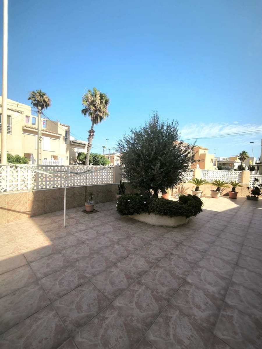 5 quarto Moradia Geminada para venda em Torrevieja com piscina garagem - 320 000 € (Ref: 9937512)