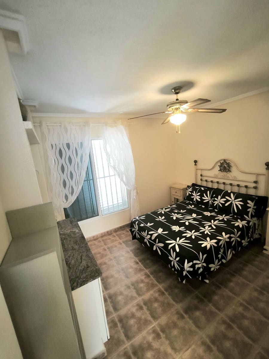 5 quarto Moradia Geminada para venda em Torrevieja com piscina garagem - 320 000 € (Ref: 9937512)