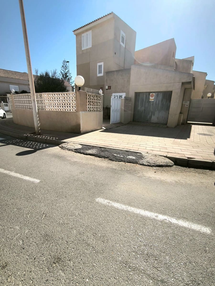 5 quarto Moradia Geminada para venda em Torrevieja com piscina garagem - 320 000 € (Ref: 9937512)