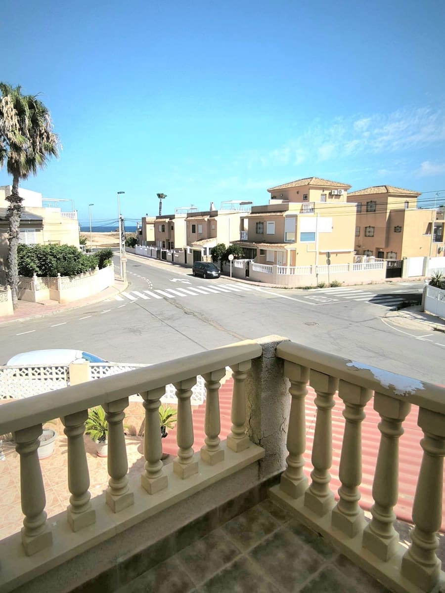 5 quarto Moradia Geminada para venda em Torrevieja com piscina garagem - 320 000 € (Ref: 9937512)