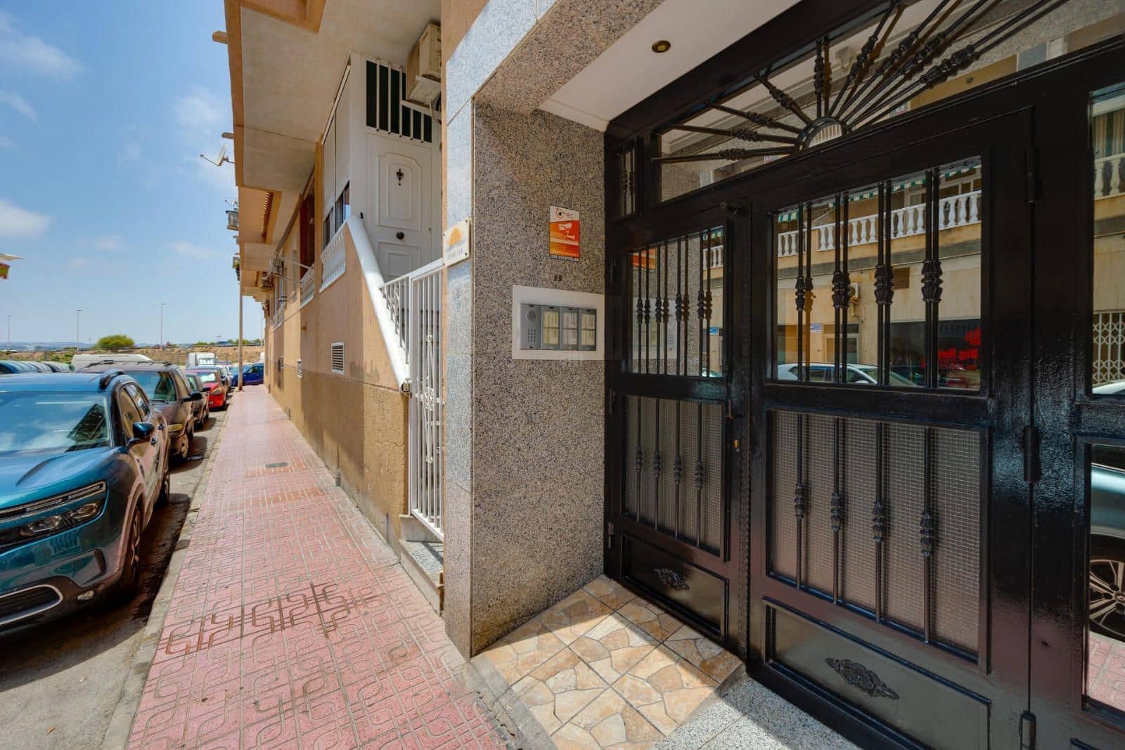 2 bedroom Apartment for sale in Torrevieja - € 129,969 (Ref: 9945120)