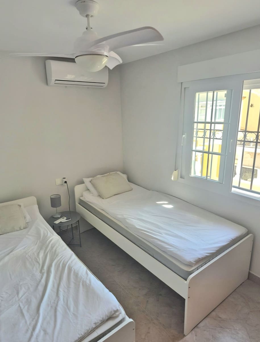 3 quarto Moradia Geminada para venda em Orihuela Costa com piscina garagem - 242 900 € (Ref: 9953749)