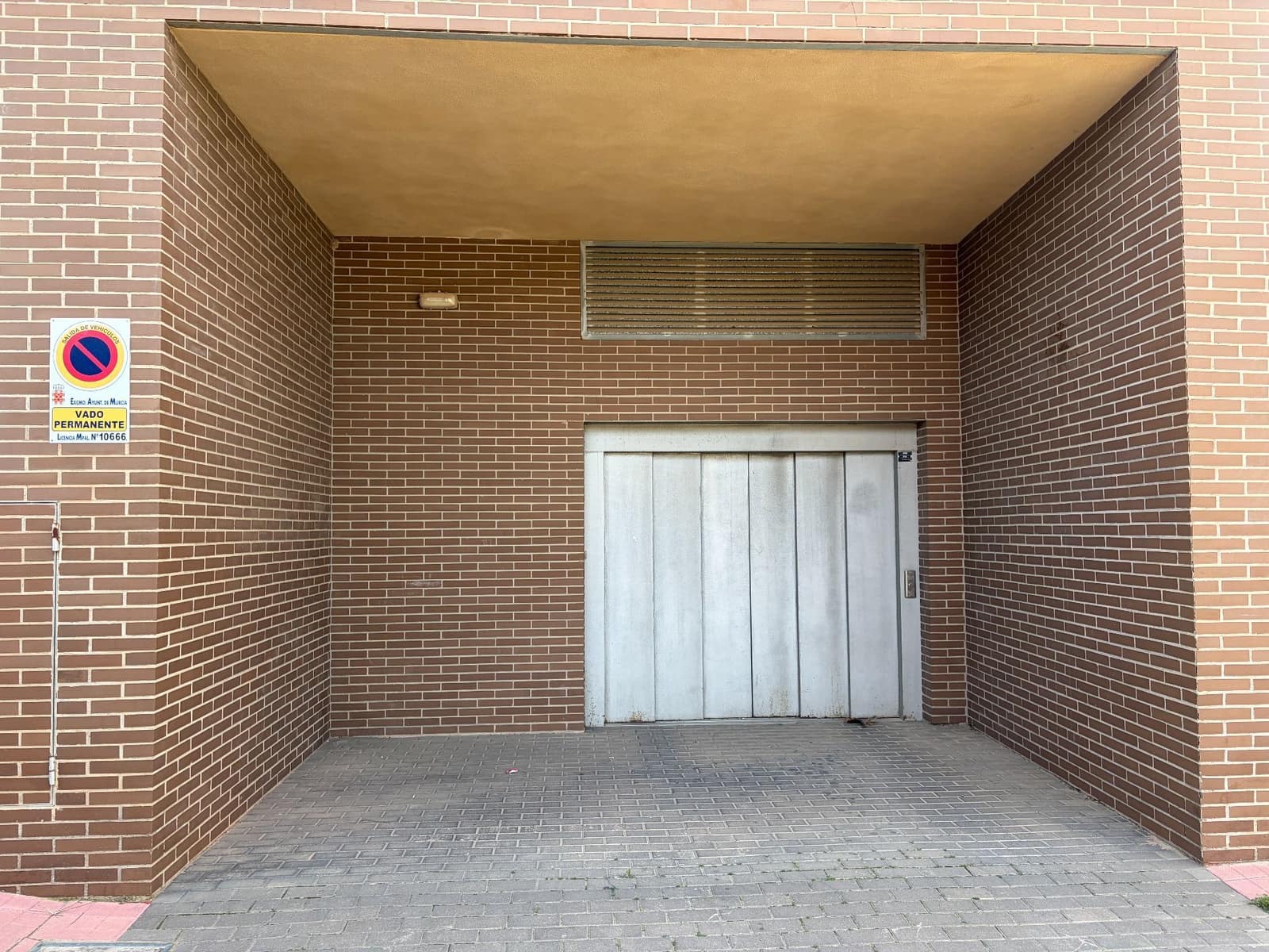 3 bedroom Flat for sale in Murcia city with garage - € 100,000 (Ref: 9777018)