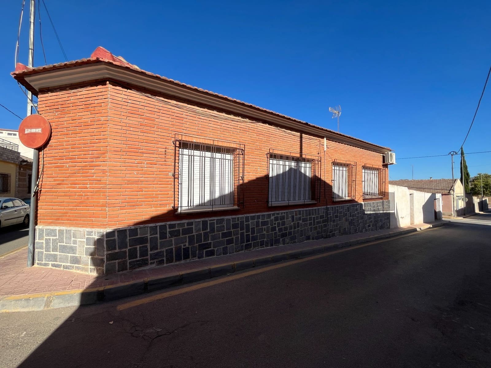 4 bedroom Villa for sale in Fuente Alamo de Murcia with garage - € 133,500 (Ref: 9777057)