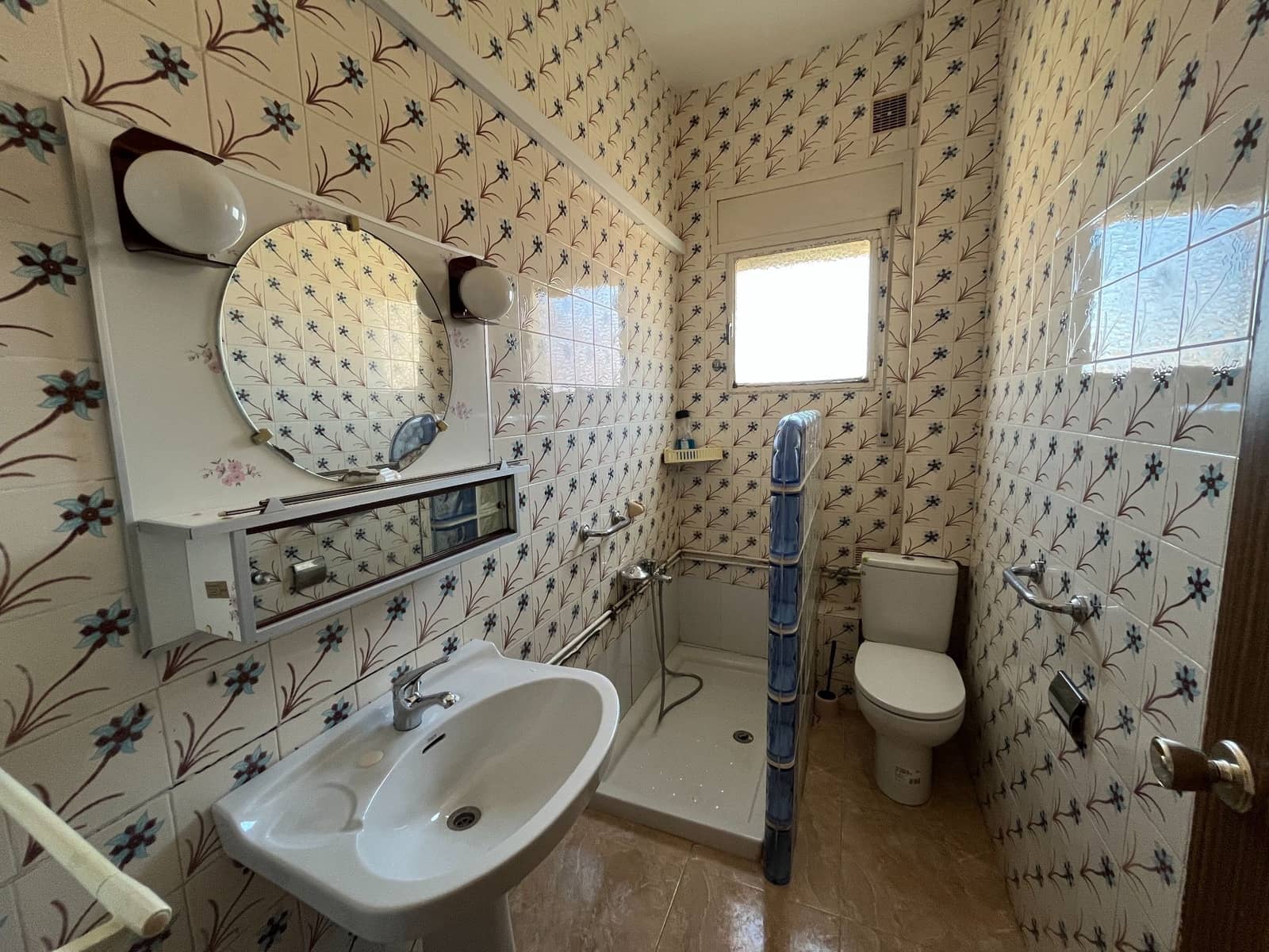 4 bedroom Villa for sale in Fuente Alamo de Murcia with garage - € 133,500 (Ref: 9777057)