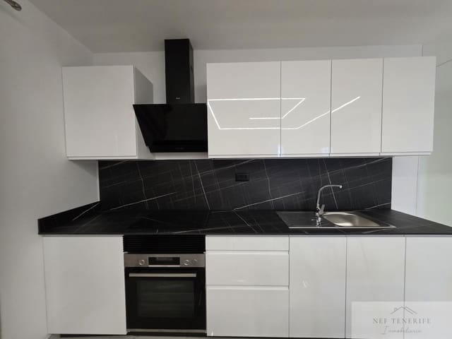 2 soverom Leilighet til salgs i Playa del Duque, Adeje - € 270 000 (Ref: 9879264)