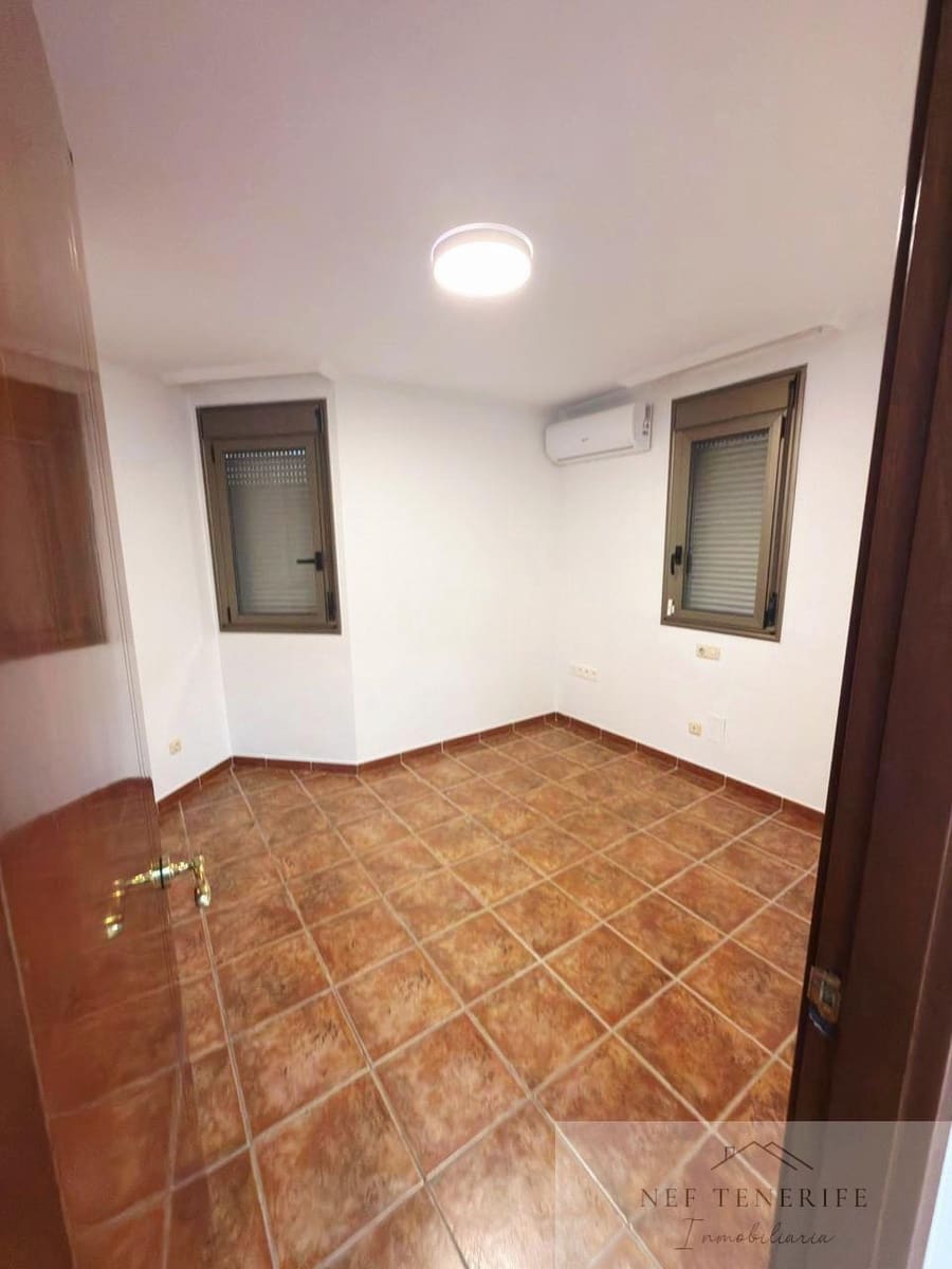 3 soveværelse Semi-Rækkehus til salg i El Medano med garage - € 570.000 (Ref: 9879273)
