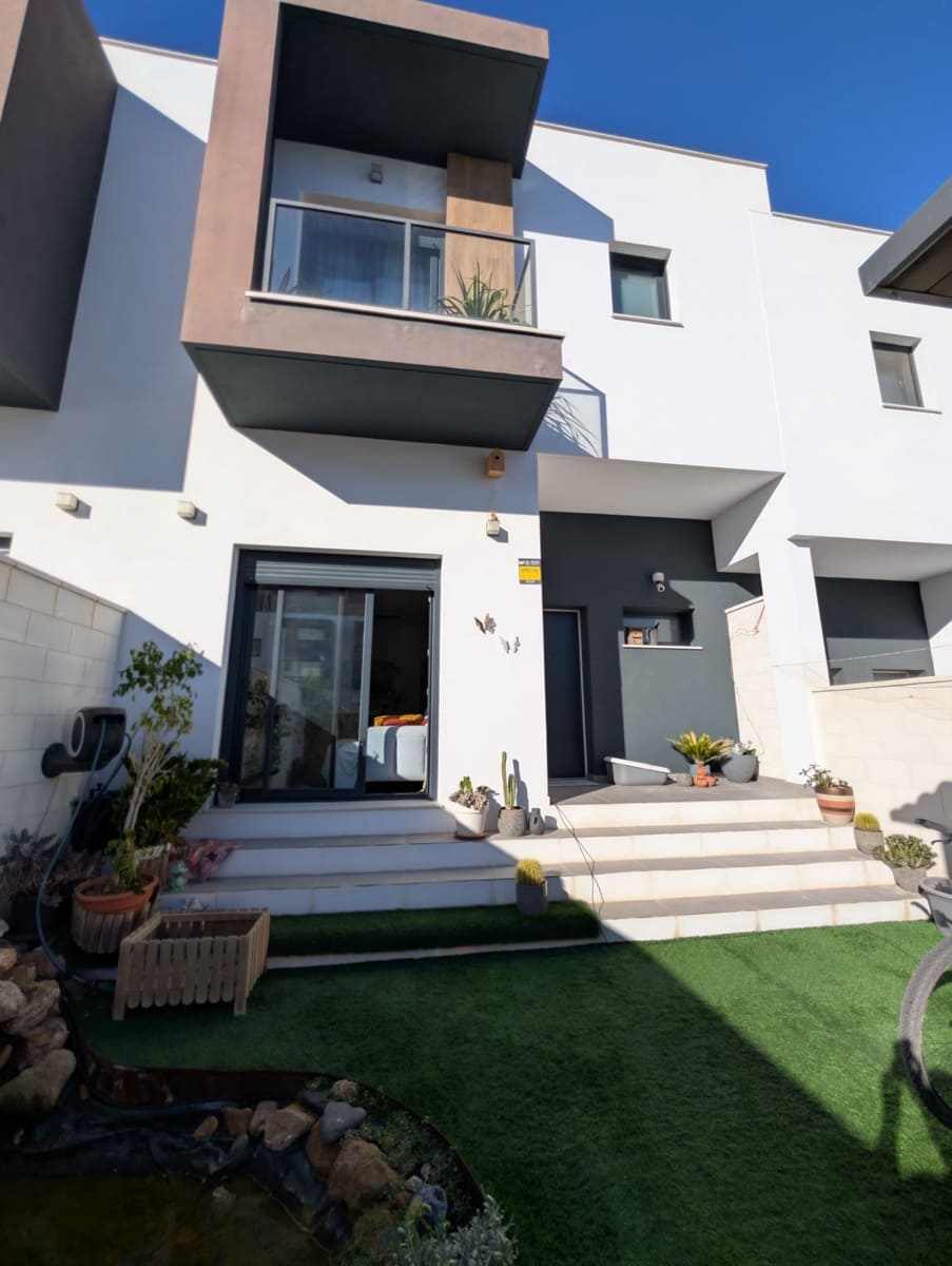 4 sypialnia Dom szeregowy na sprzedaż w Miasto Almeria z basenem garażem - 470 000 € (Ref: 9643399)