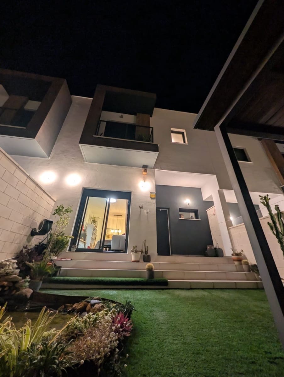 4 sypialnia Dom szeregowy na sprzedaż w Miasto Almeria z basenem garażem - 470 000 € (Ref: 9643399)