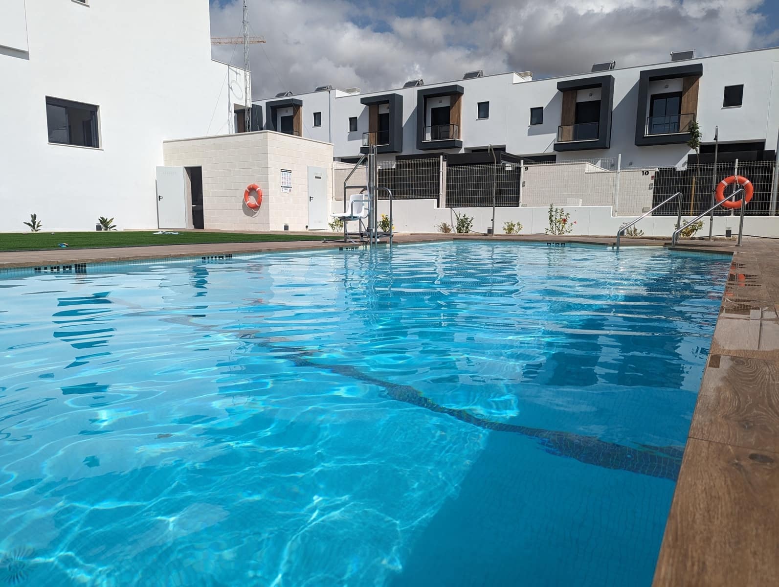 4 sypialnia Dom szeregowy na sprzedaż w Miasto Almeria z basenem garażem - 470 000 € (Ref: 9643399)