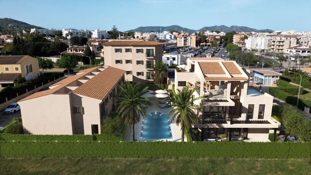 Pareado de 4 habitaciones en Cala Millor, Son Servera en venta con piscina garaje - 650.000 € (Ref: 9721128)