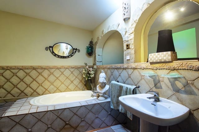 2 chambre Finca/Maison de Campagne à vendre à Artà avec piscine garage - 550 000 € (Ref: 9856340)