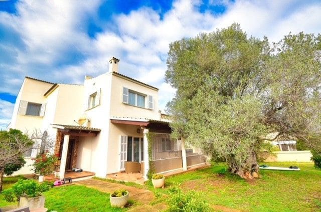 4 bedroom Villa for sale in Sa Coma with pool - € 747,000 (Ref: 9912506)