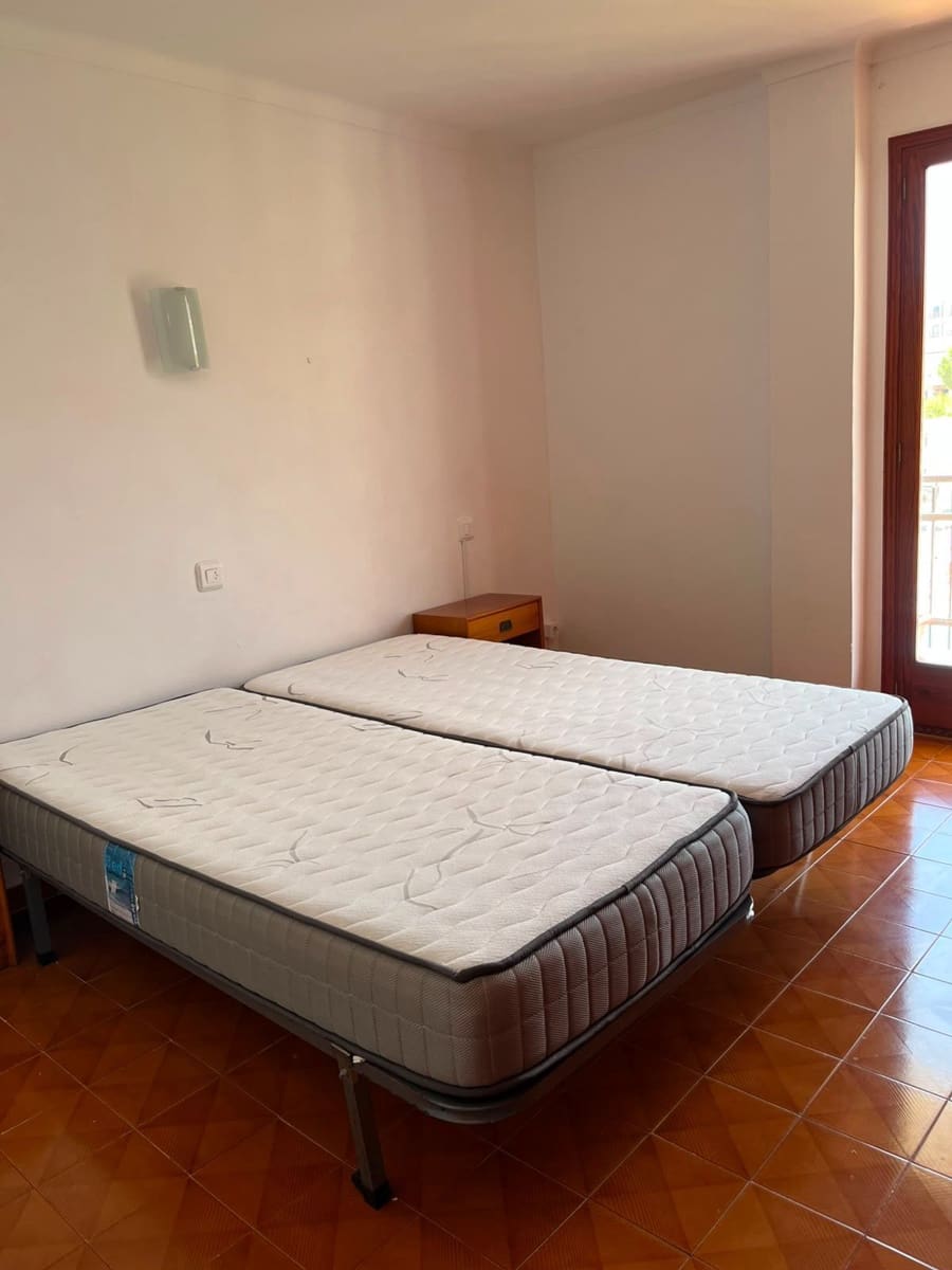 2 bedroom Apartment for rent in Cala Bona - € 1,300 (Ref: 9915219)