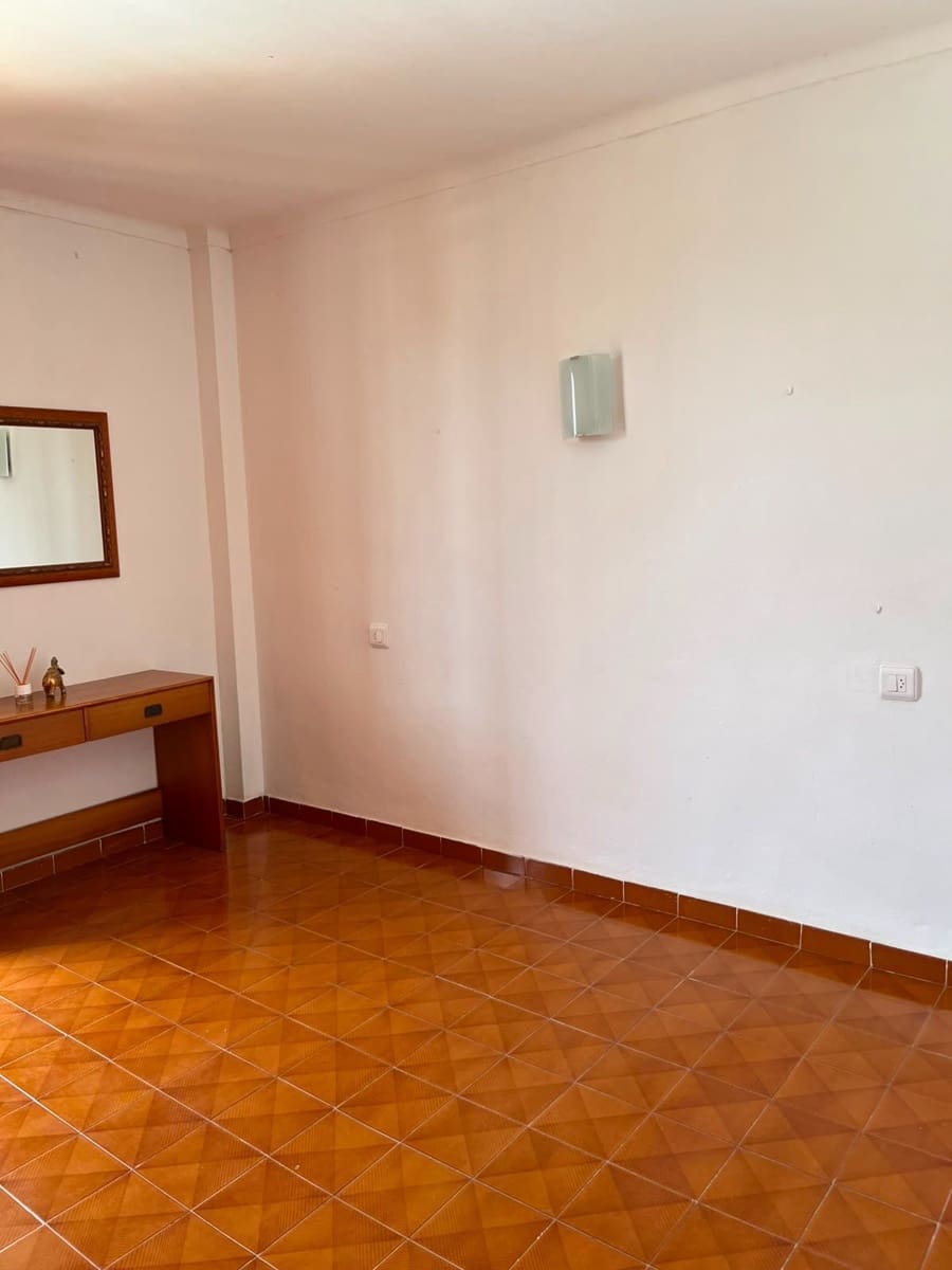 2 bedroom Apartment for rent in Cala Bona - € 1,300 (Ref: 9915219)