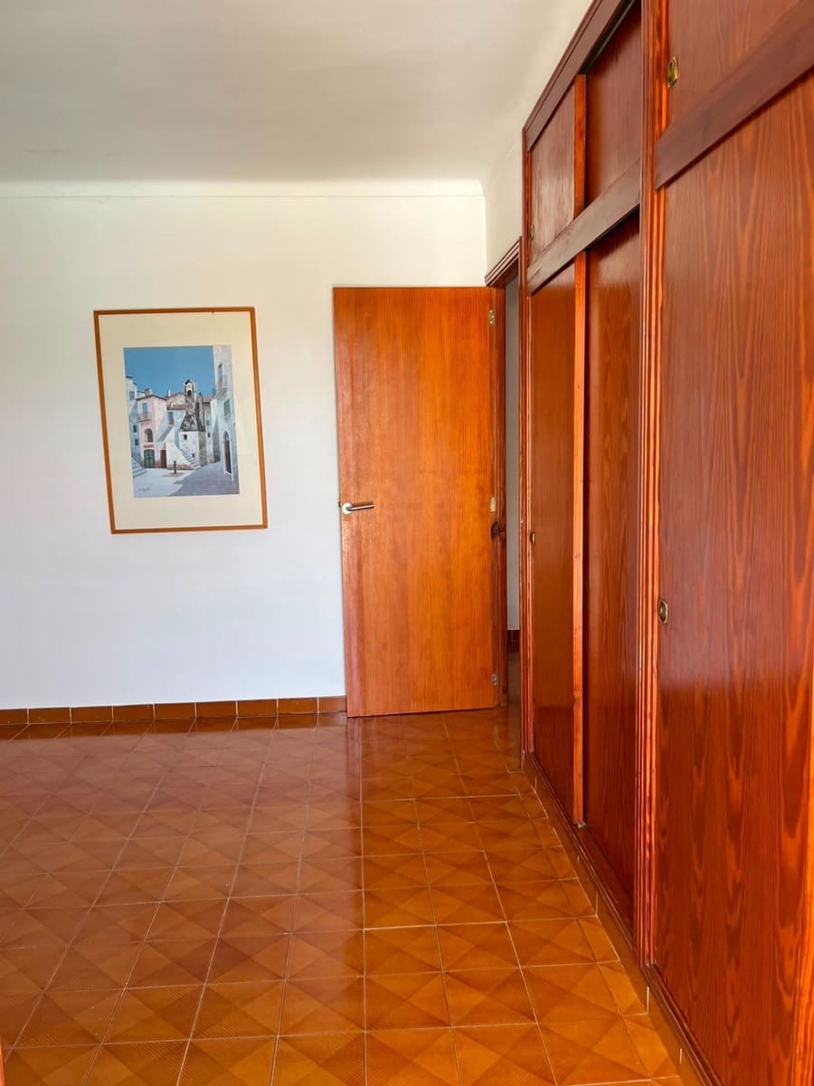 2 bedroom Apartment for rent in Cala Bona - € 1,300 (Ref: 9915219)