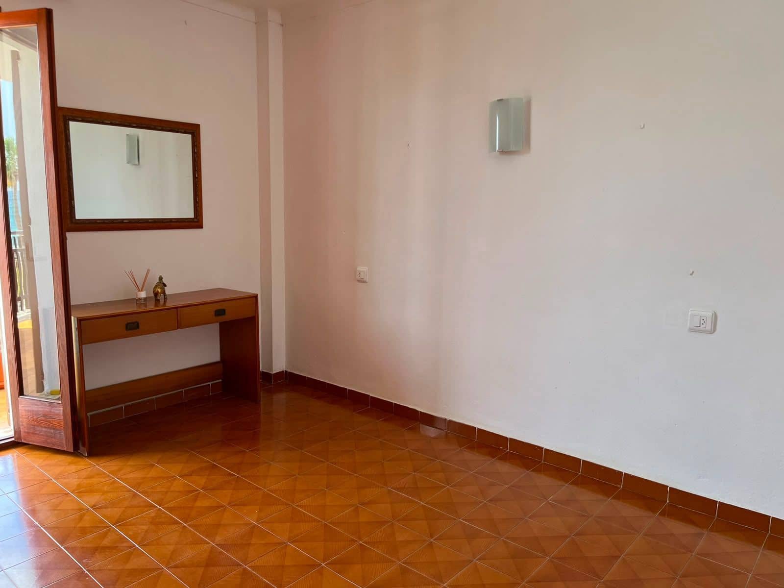 2 bedroom Apartment for rent in Cala Bona - € 1,300 (Ref: 9915219)