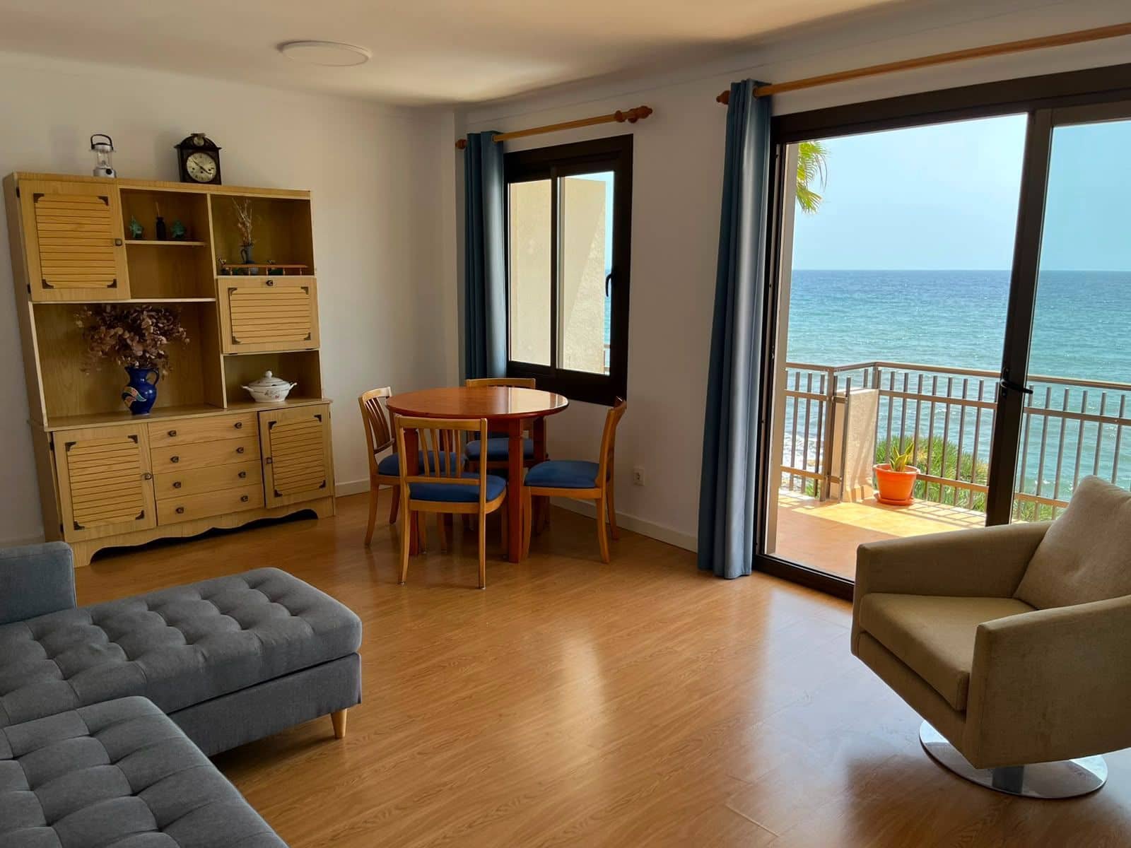 2 bedroom Apartment for rent in Cala Bona - € 1,300 (Ref: 9915219)