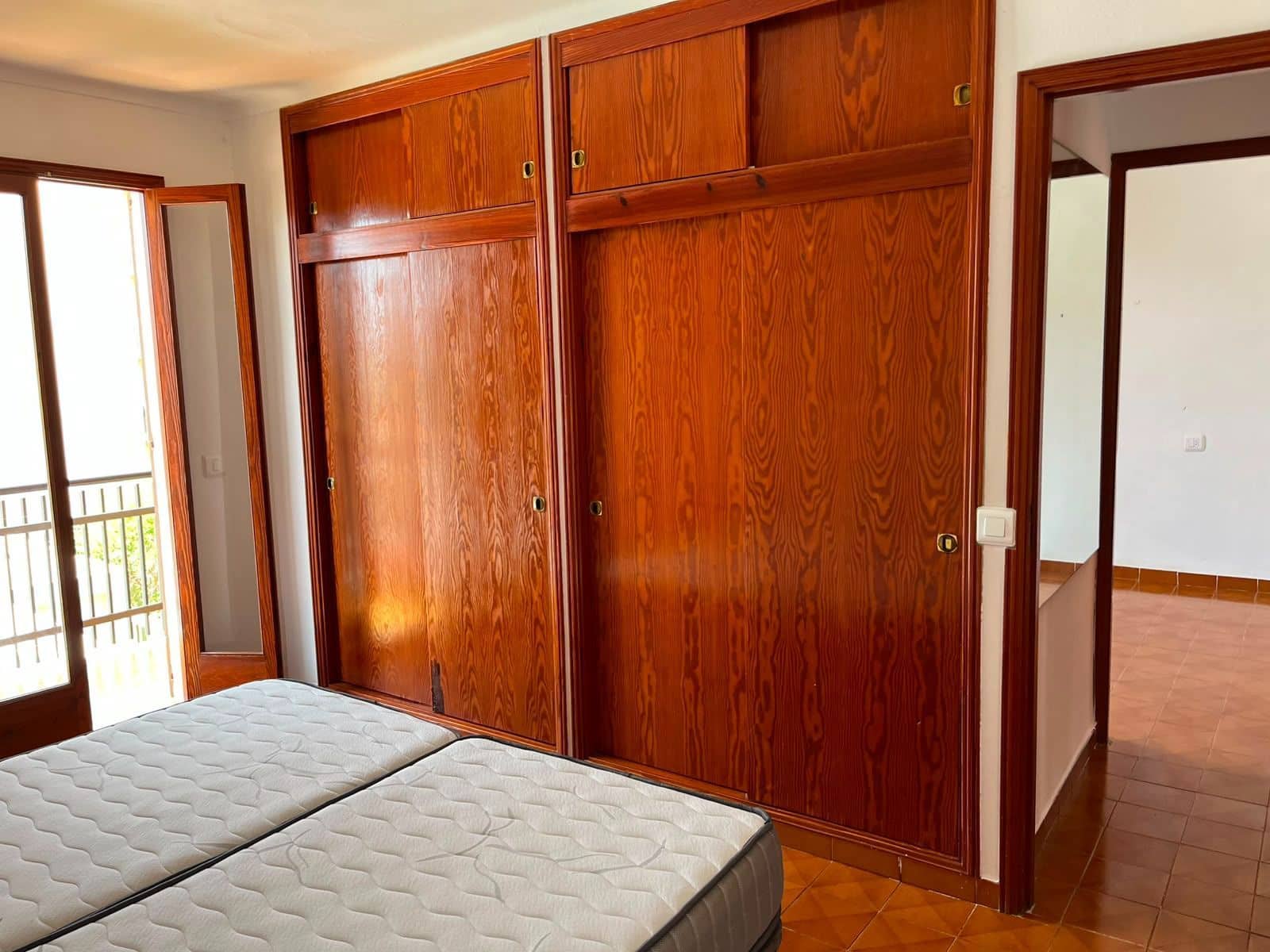 2 bedroom Apartment for rent in Cala Bona - € 1,300 (Ref: 9915219)