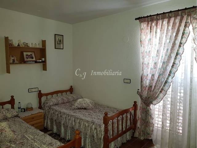 4 bedroom Villa for sale in Estivella with pool garage - € 375,000 (Ref: 9707731)