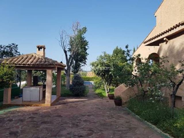 4 bedroom Villa for sale in Estivella with pool garage - € 375,000 (Ref: 9707731)