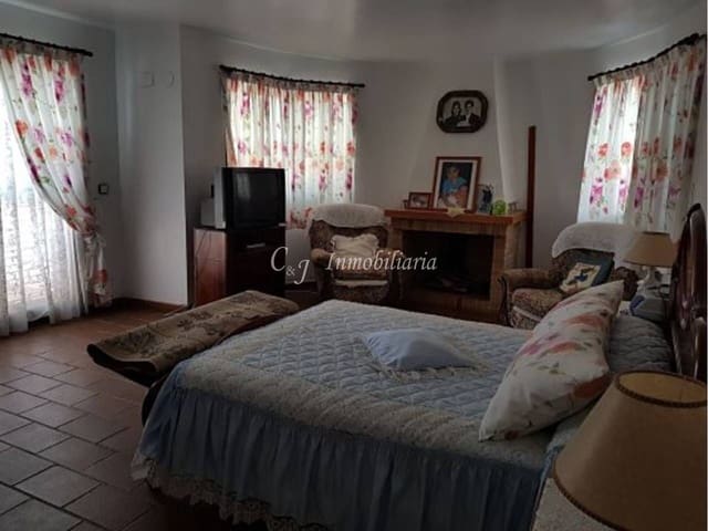 4 bedroom Villa for sale in Estivella with pool garage - € 375,000 (Ref: 9707731)