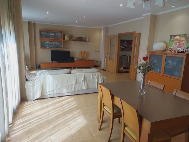 Casa de 4 habitaciones en Alginet en venta con garaje - 260.000 € (Ref: 9797389)