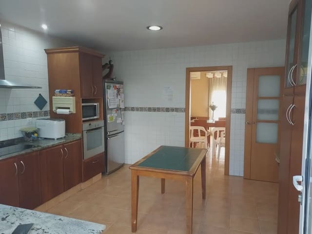 Casa de 4 habitaciones en Alginet en venta con garaje - 260.000 € (Ref: 9797389)