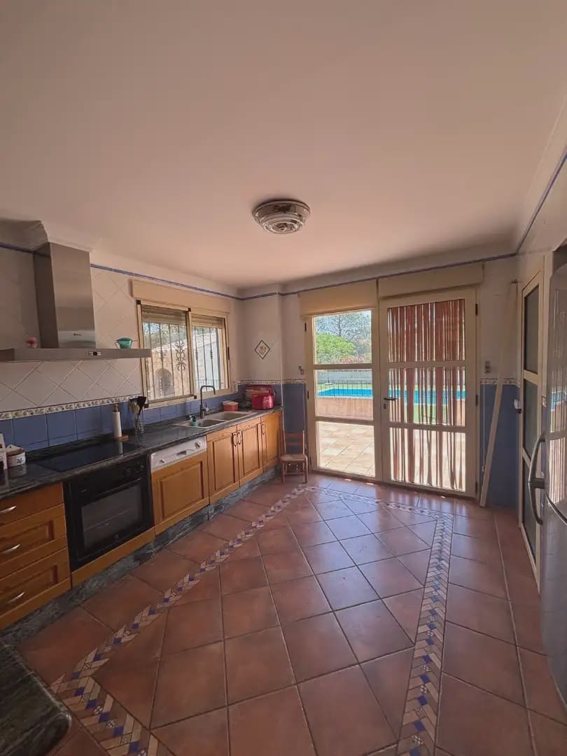 4 bedroom Villa for sale in Catadau with pool garage - € 310,000 (Ref: 9841718)