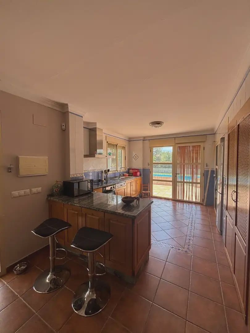 4 bedroom Villa for sale in Catadau with pool garage - € 310,000 (Ref: 9841718)