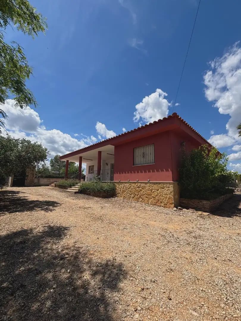 4 bedroom Villa for sale in Catadau with pool garage - € 310,000 (Ref: 9841718)