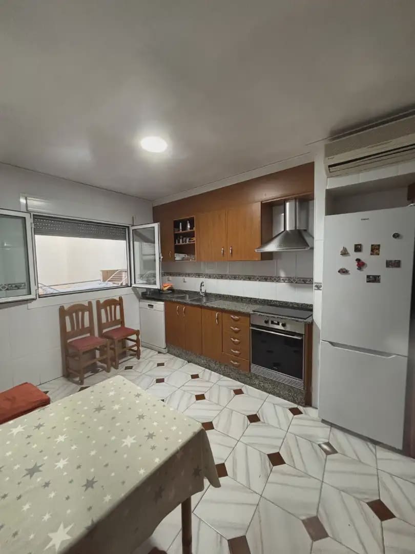 5 bedroom Townhouse for sale in Alginet with garage - € 190,000 (Ref: 9844557)