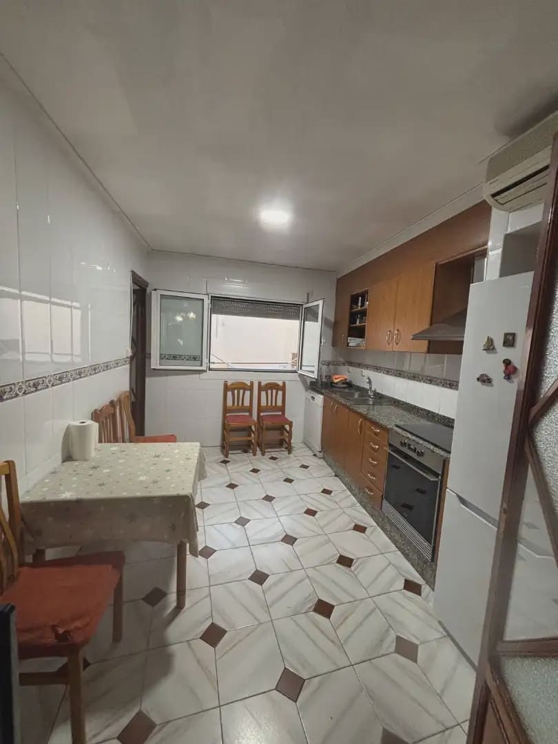5 bedroom Townhouse for sale in Alginet with garage - € 190,000 (Ref: 9844557)