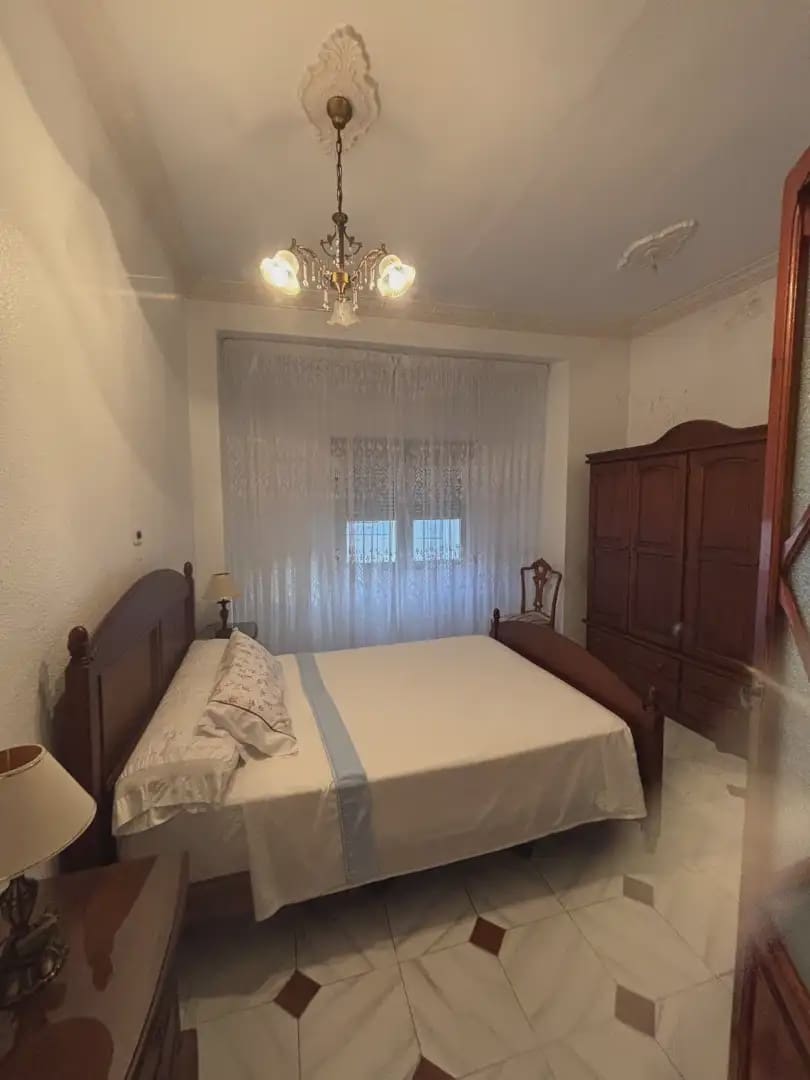 5 bedroom Townhouse for sale in Alginet with garage - € 190,000 (Ref: 9844557)