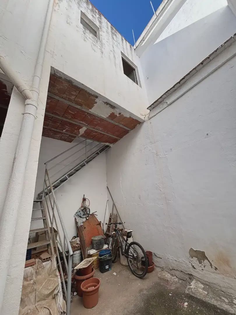 5 bedroom Townhouse for sale in Alginet with garage - € 190,000 (Ref: 9844557)