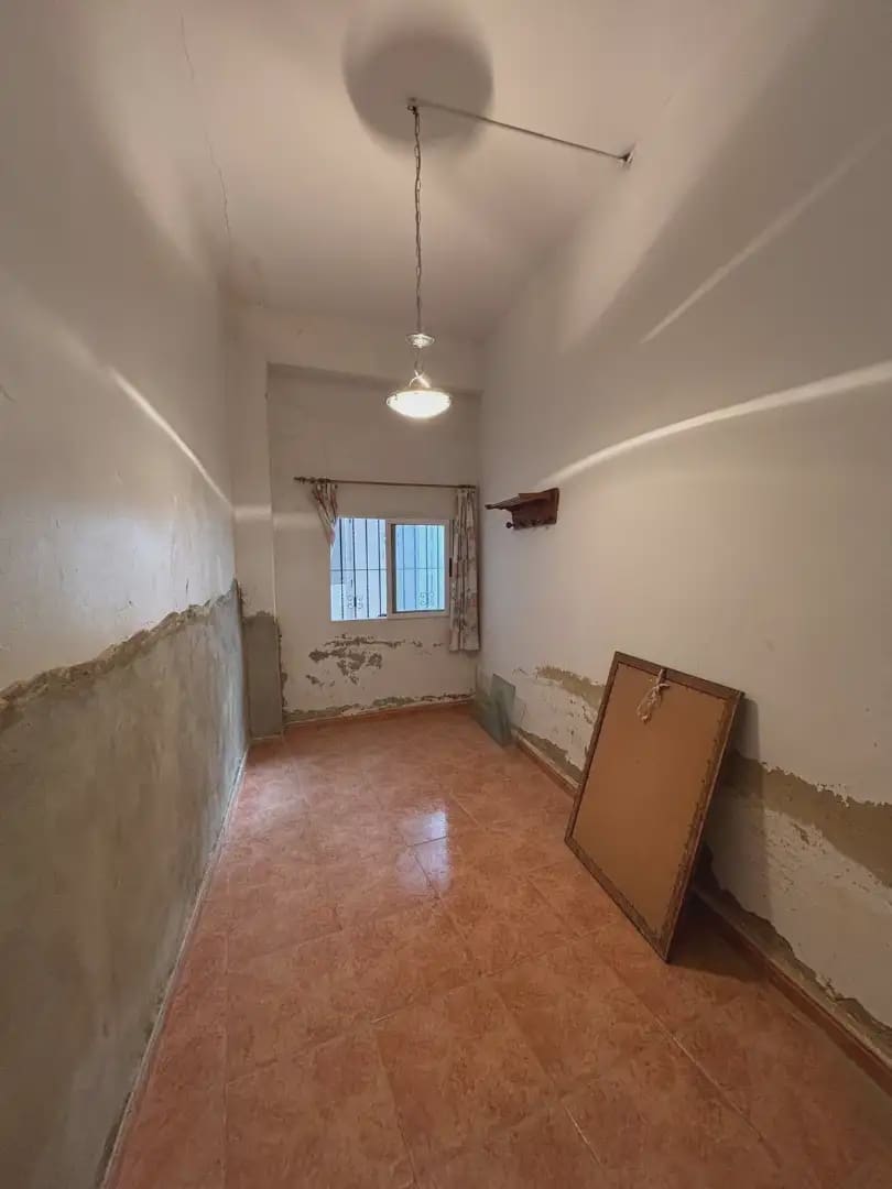 5 bedroom Townhouse for sale in Alginet with garage - € 190,000 (Ref: 9844557)