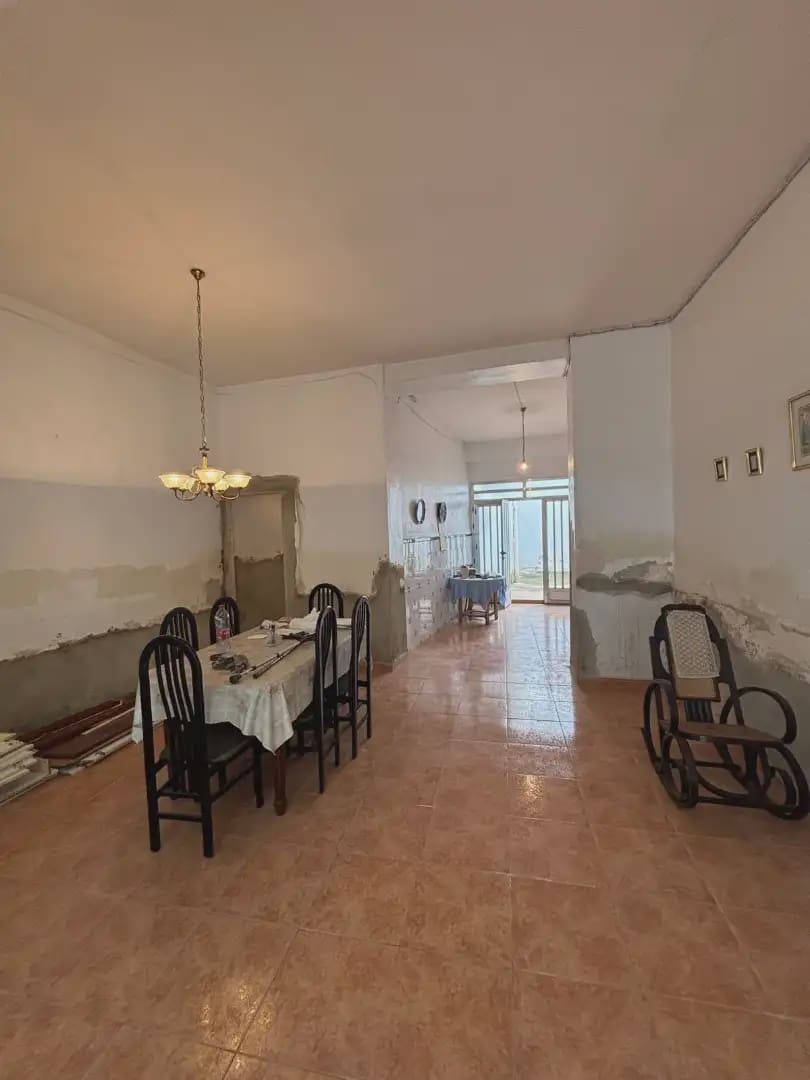 5 bedroom Townhouse for sale in Alginet with garage - € 190,000 (Ref: 9844557)
