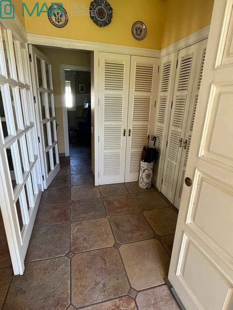 5 bedroom Villa for sale in Cordoba city with pool garage - € 695,000 (Ref: 9901480)