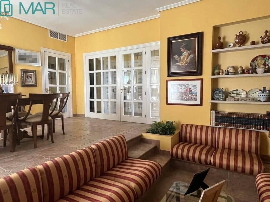 5 bedroom Villa for sale in Cordoba city with pool garage - € 695,000 (Ref: 9901480)