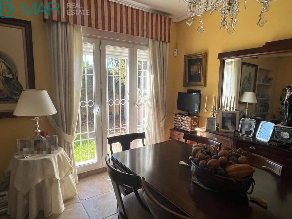 5 bedroom Villa for sale in Cordoba city with pool garage - € 695,000 (Ref: 9901480)