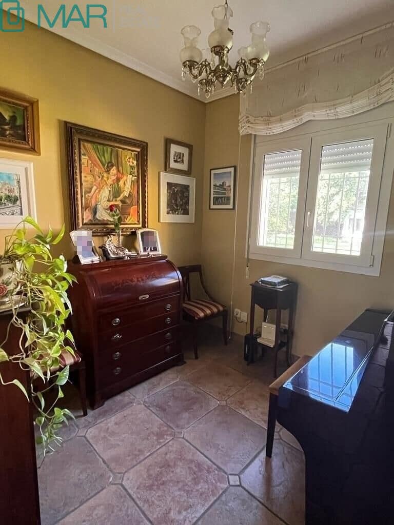 5 bedroom Villa for sale in Cordoba city with pool garage - € 695,000 (Ref: 9901480)