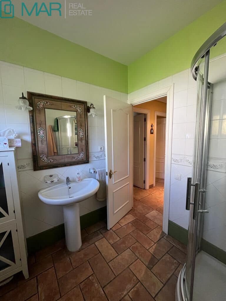 5 bedroom Villa for sale in Cordoba city with pool garage - € 695,000 (Ref: 9901480)