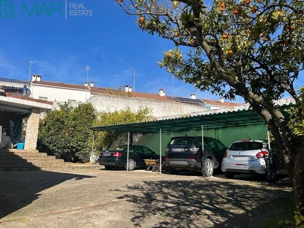 5 bedroom Villa for sale in Cordoba city with pool garage - € 695,000 (Ref: 9901480)