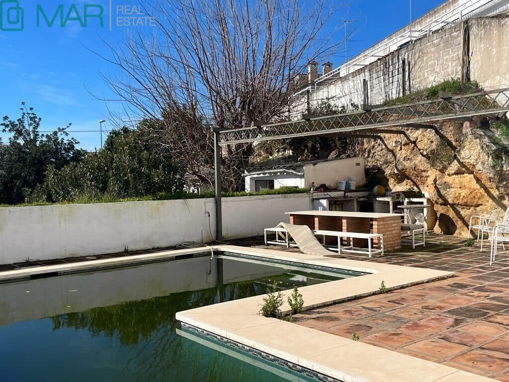 5 bedroom Villa for sale in Cordoba city with pool garage - € 695,000 (Ref: 9901480)