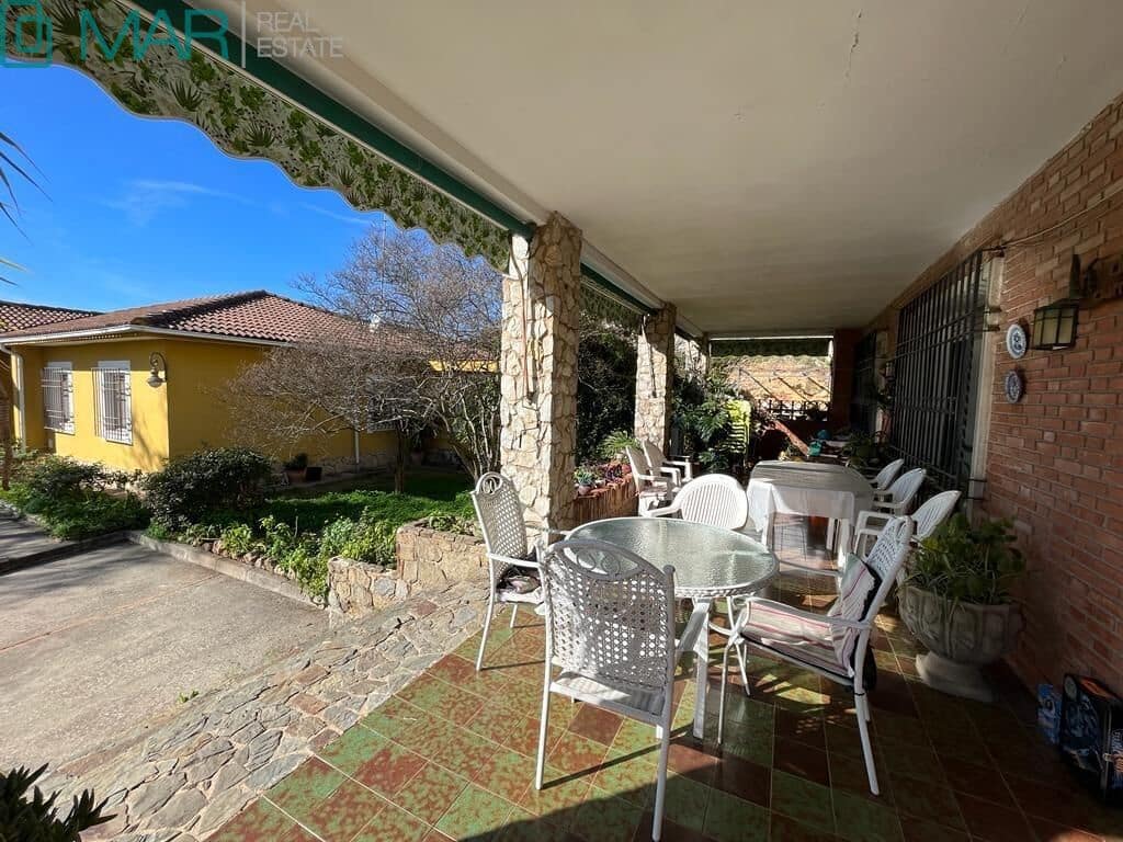 5 bedroom Villa for sale in Cordoba city with pool garage - € 695,000 (Ref: 9901480)