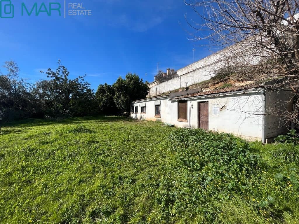 5 bedroom Villa for sale in Cordoba city with pool garage - € 695,000 (Ref: 9901480)