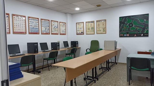 Gewerbe zu verkaufen in Córdoba Stadt - 85.000 € (Ref: 9901481)